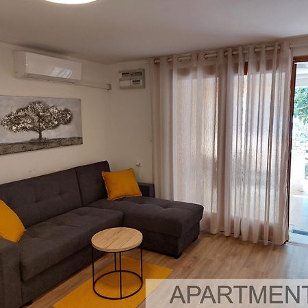 Apartmani Denis Стара Башка Екстер'єр фото