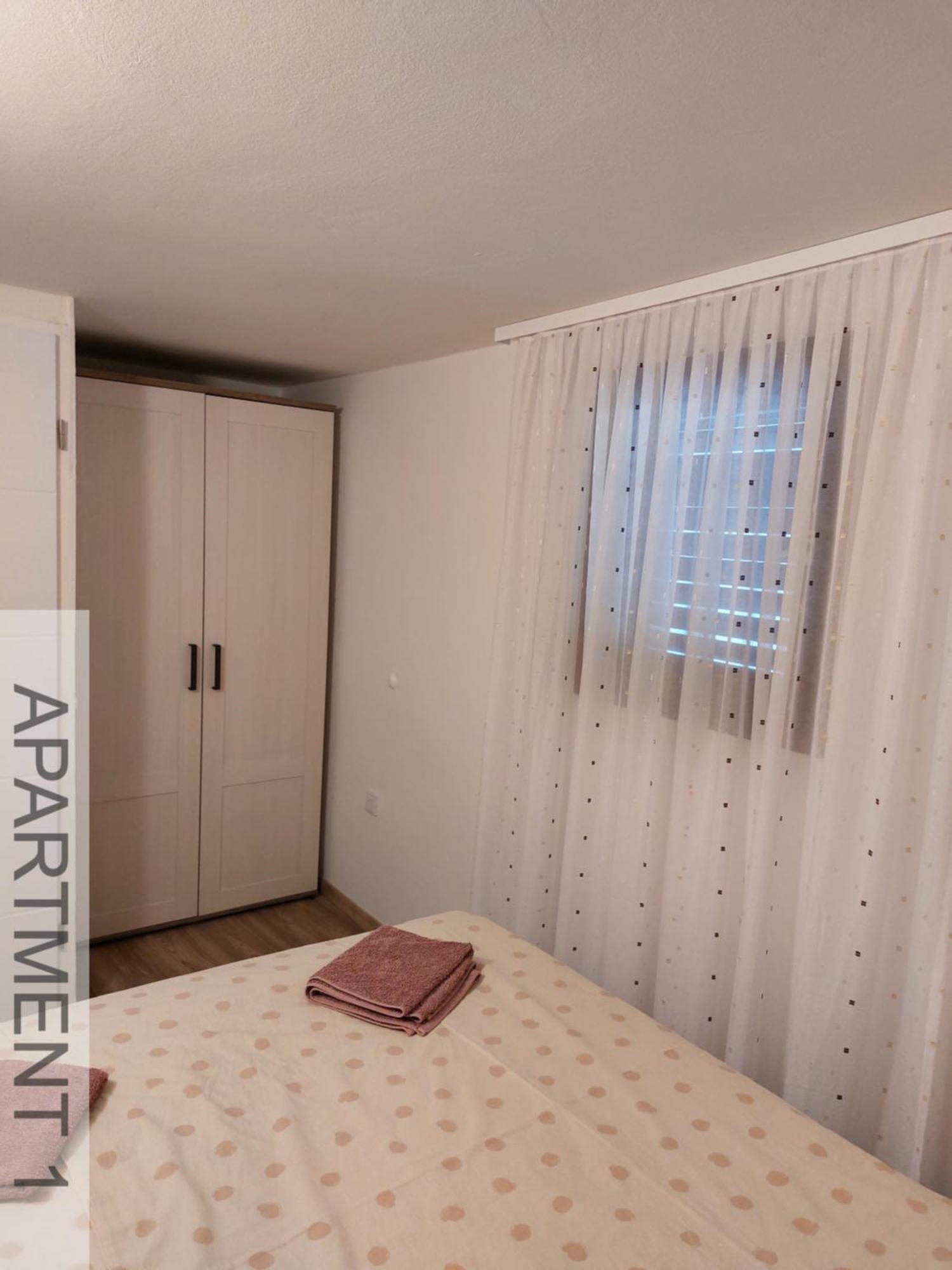 Apartmani Denis Стара Башка Екстер'єр фото